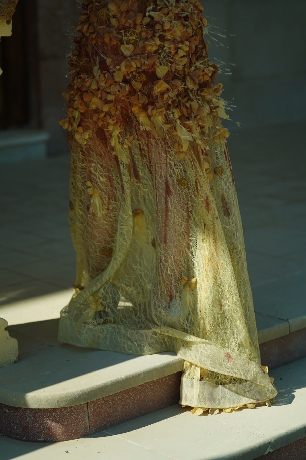 Vestido Ámbar, detalle del encaje y el plumín