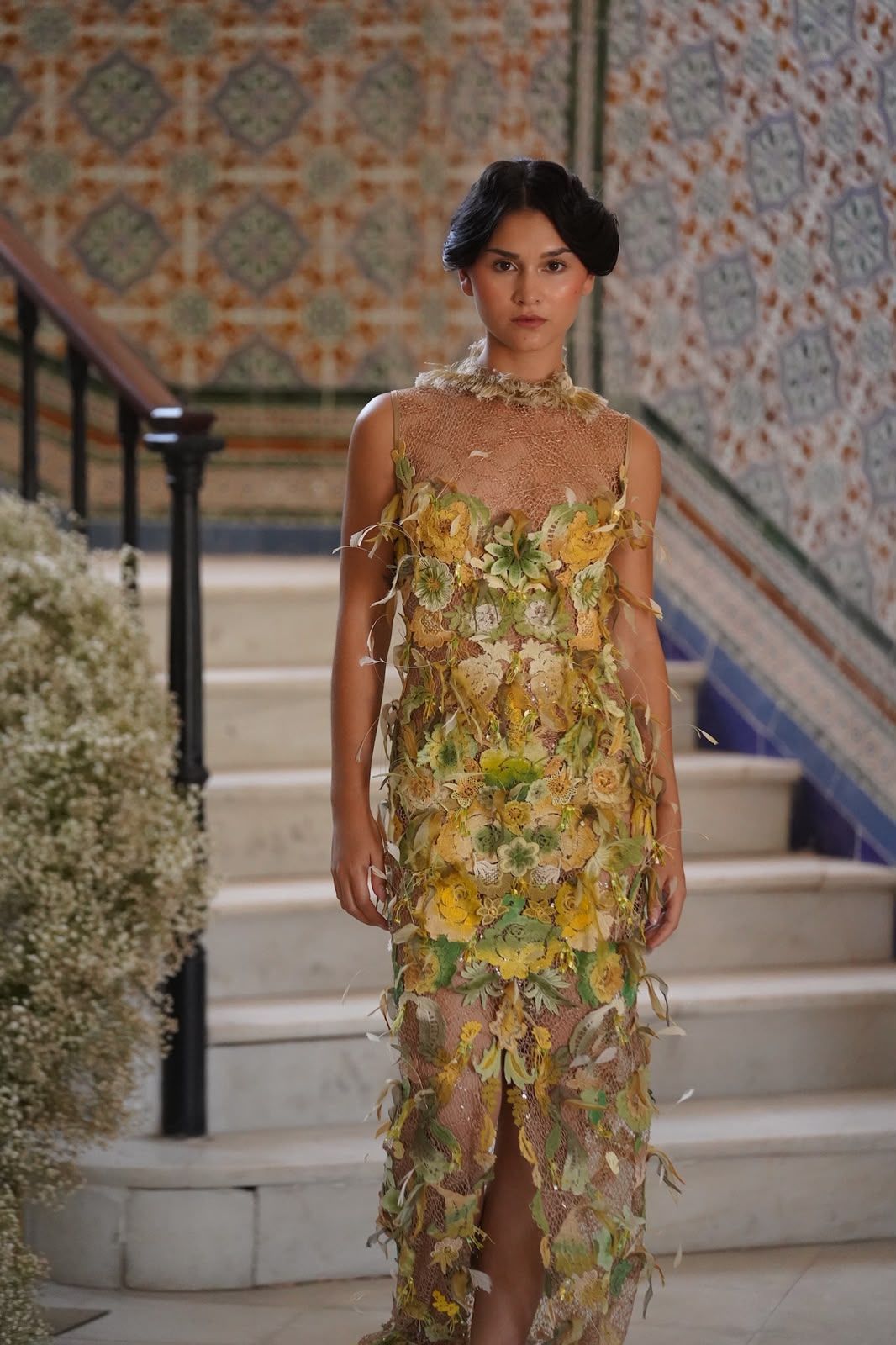 Vestido Mimosa entre paniculata y azulejo